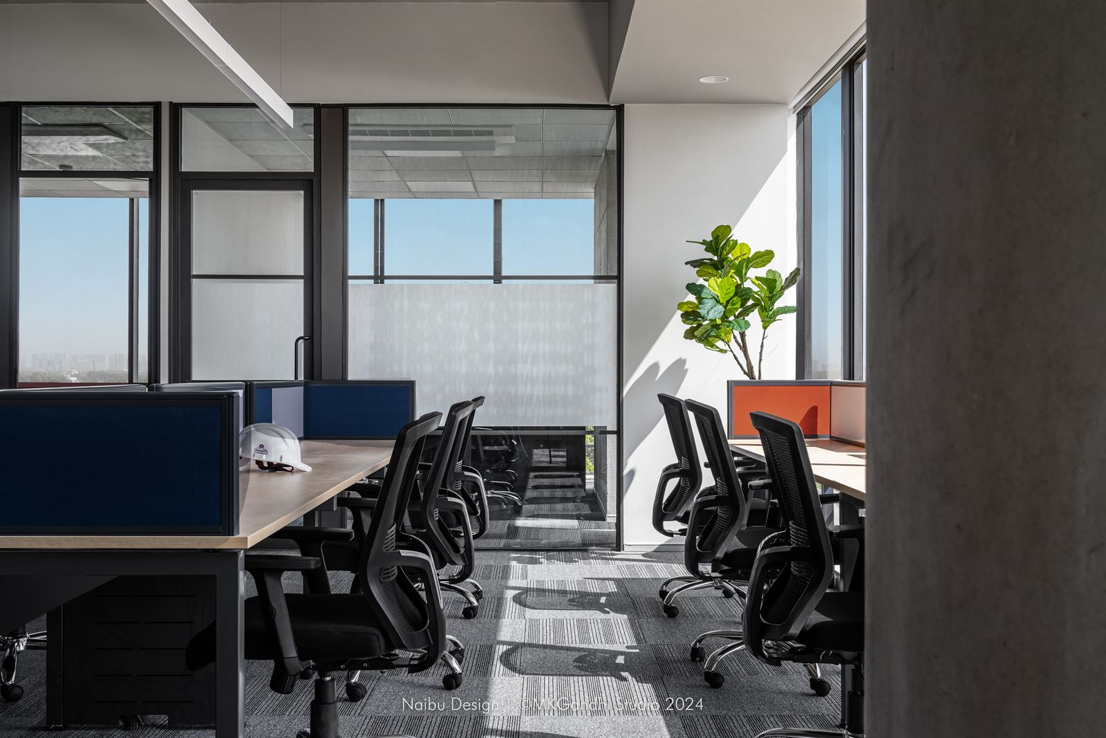 Aurelien I office interior 11
